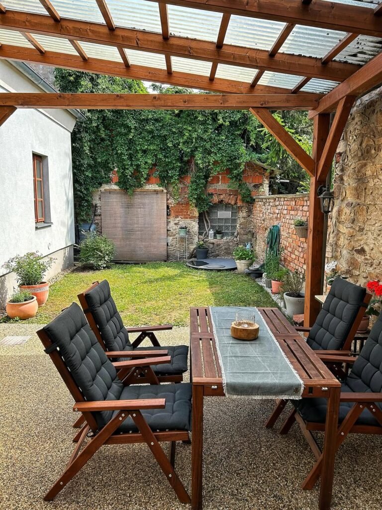 How to Design a Small Backyard From Scratch